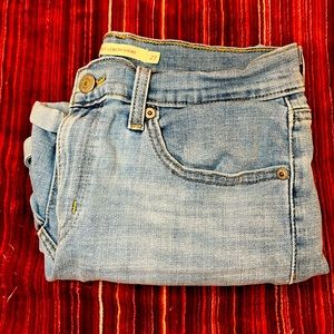 Levi’s Mid-Rise Shorts ✨💙